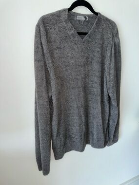 Barefoot Dreams Men’s Heather Gray V-Neck Sweater